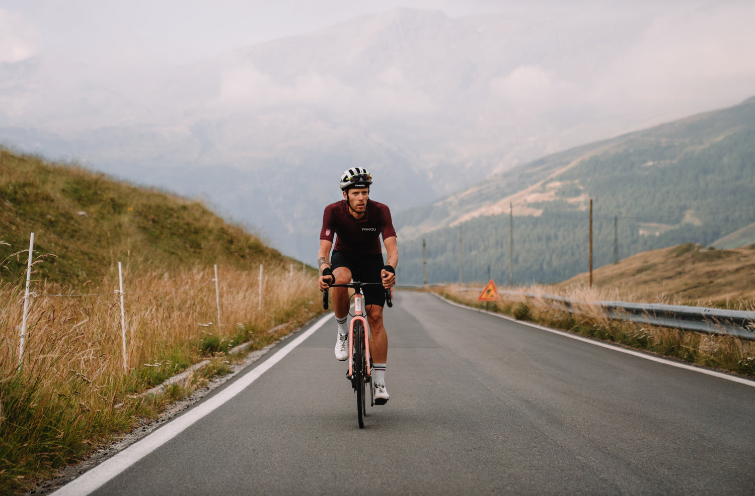 The Power of Color: How Pangu Cycling Jerseys Bring Life to Every Ride